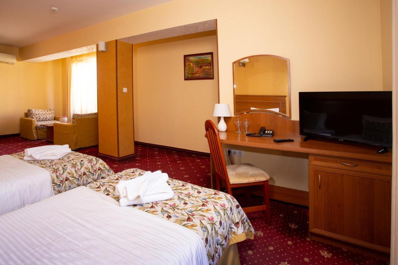 Contessa Hotel Шумен Экстерьер фото