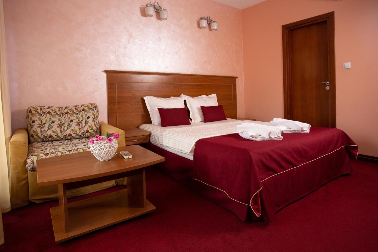 Contessa Hotel Шумен Экстерьер фото