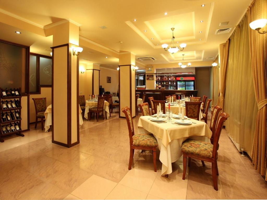 Contessa Hotel Шумен Экстерьер фото