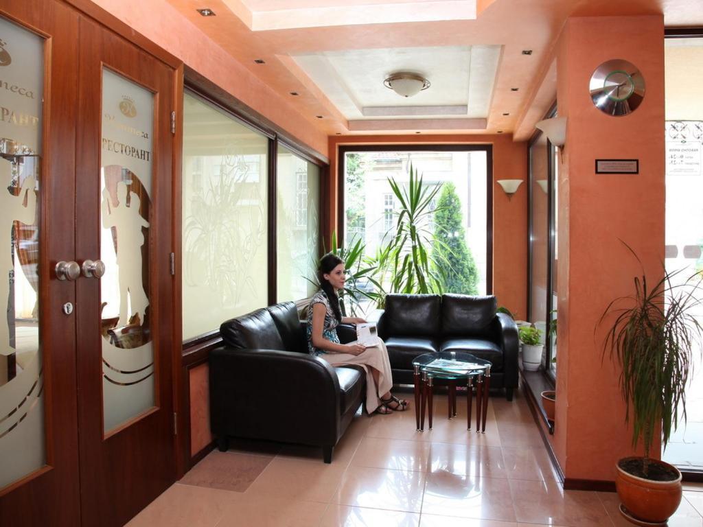 Contessa Hotel Шумен Экстерьер фото