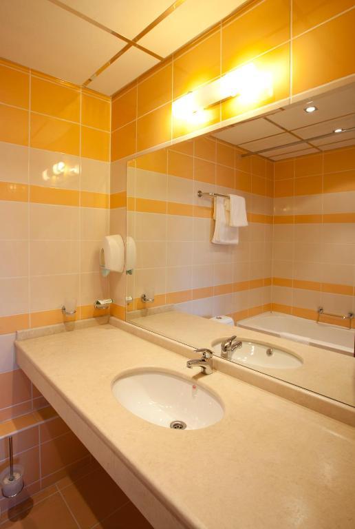 Contessa Hotel Шумен Экстерьер фото